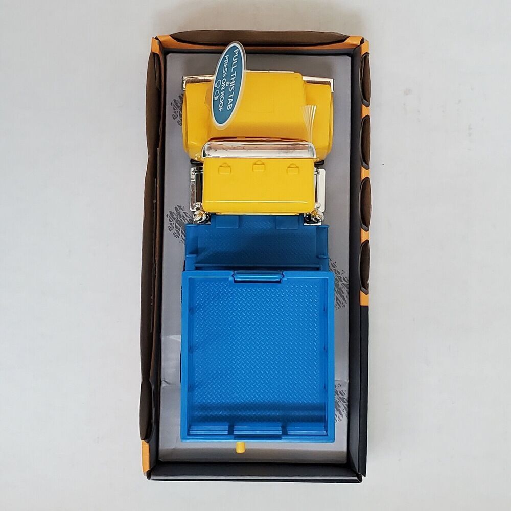 Toy Truck Micro Scissor Lift Truck with Basket, Light & Sound - Driven By Battat - Picture 5 of 6